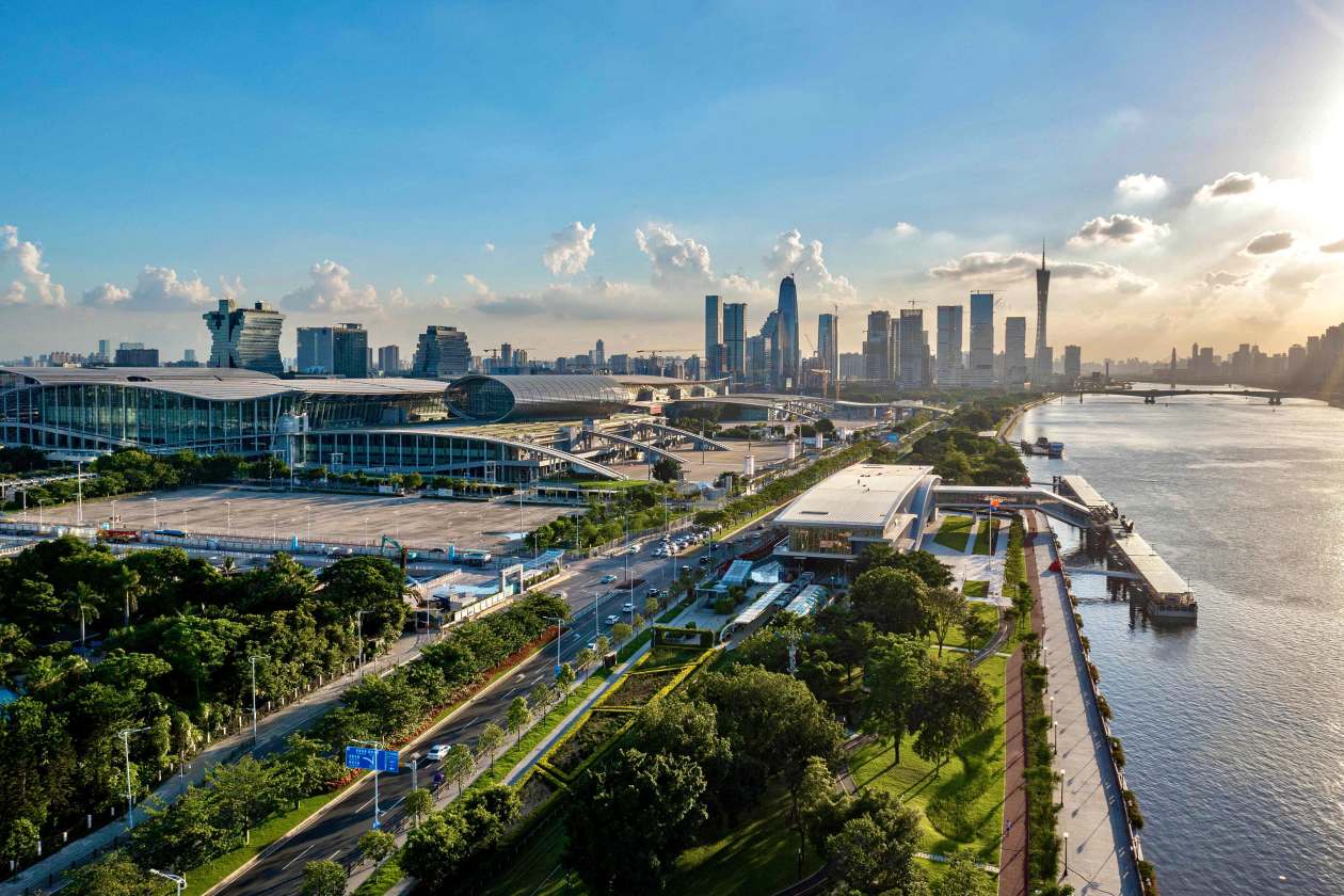龙年春节粤港澳大湾区双向奔赴：香港乘车码使用量大涨18倍，港人北上餐饮消费金额增30倍