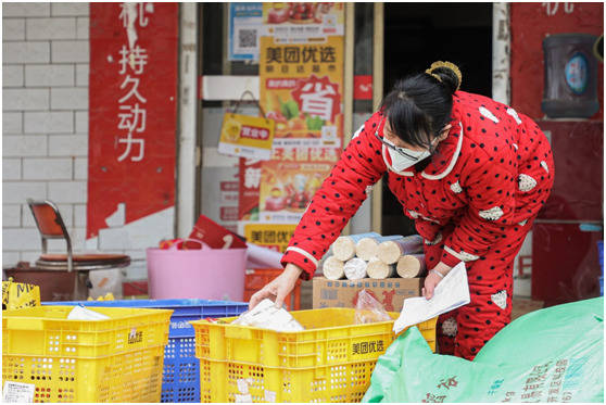 微信发布《龙年春节消费“新意”观察》：出行经济带动快餐、小吃增长明显