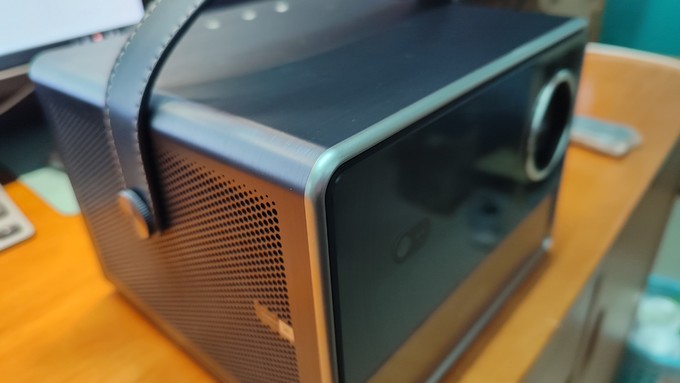 Vidda M2 Pro正式发布 4000档首个集齐4K、光学变焦、三色激光