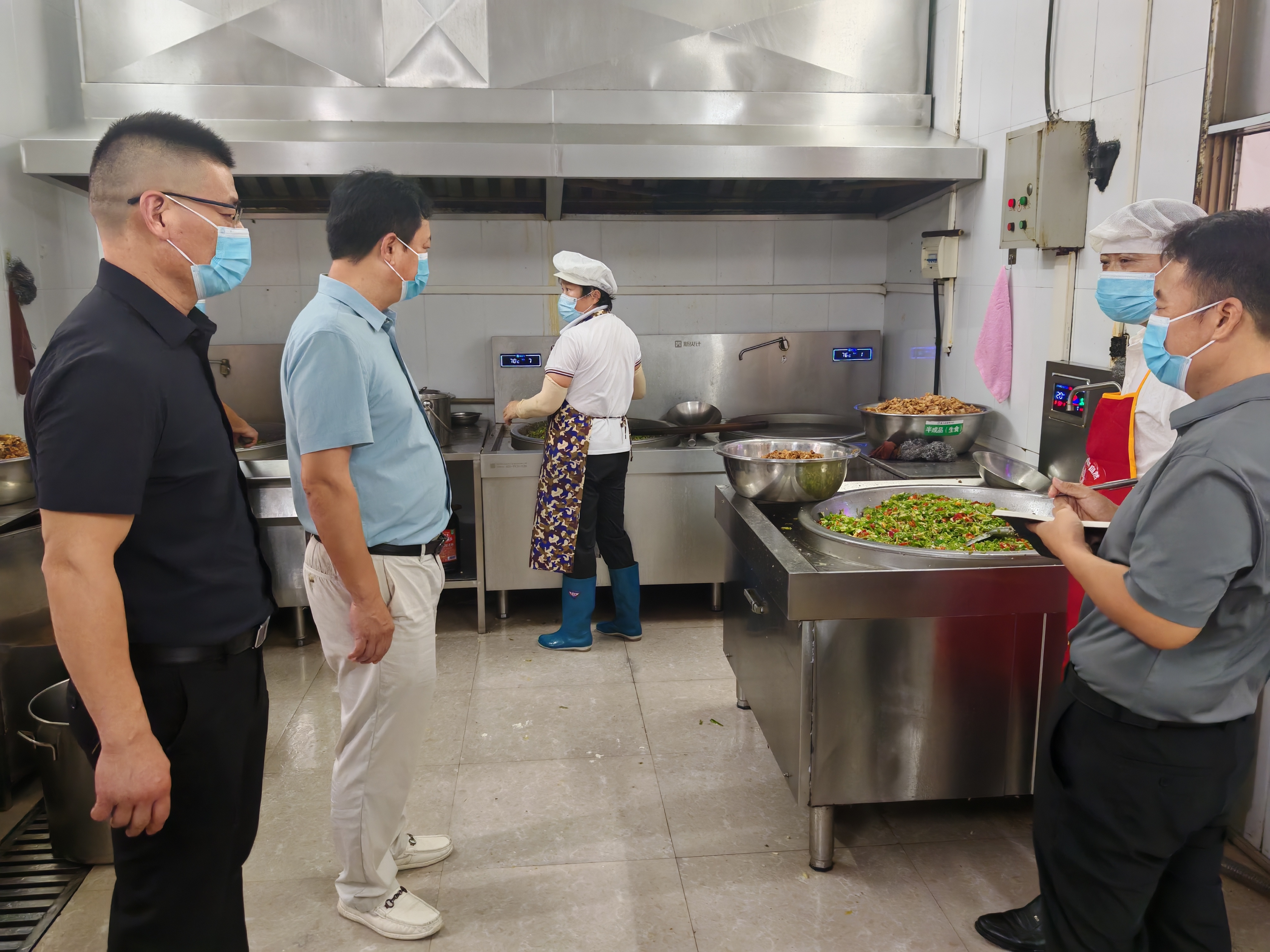 7000名游客挤爆政府食堂！